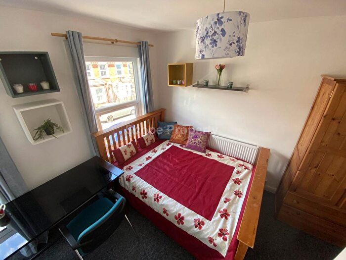 4 Bedroom Terraced House To Rent In Grange Avenue, Reading, RG6