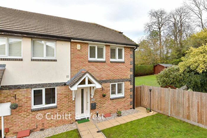 2 Bedroom End Of Terrace House For Sale In Green Leaf Avenue, Wallington, Surrey, SM6