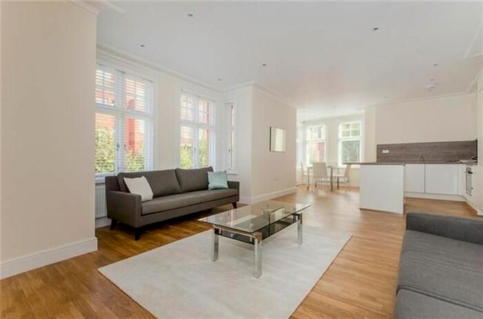 3 Bedroom Flat To Rent In Hamlet Gardens, London, W6