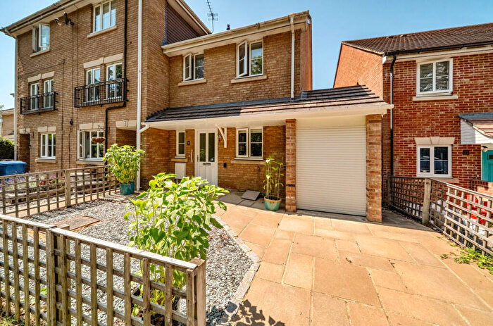 2 Bedroom End Of Terrace House For Sale In Hoffman Close, Bracknell, Berkshire, RG42