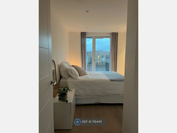 2 Bedroom Flat To Rent In Penn Street, London, N1