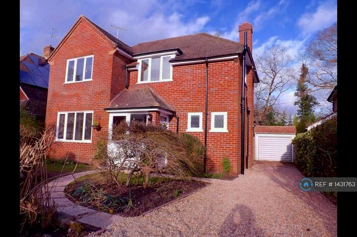 3 Bedroom Detached House To Rent In Holm Close, West Byfleet, KT15