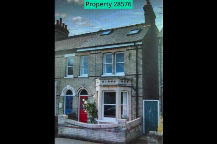 3 Bedroom Semi-Detached House To Rent In Humberstone Road, Cambridge, CB4