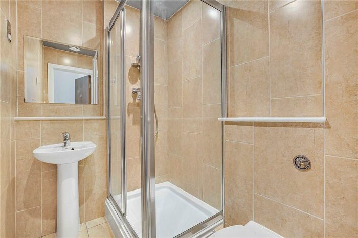 3 Bedroom Flat To Rent In Cavalier House, - Uxbridge Road, Ealing, W5