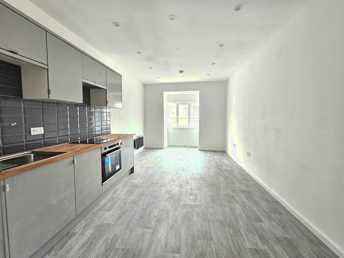 2 Bedroom Flat To Rent In Abbeydale Road, Sheffield, S7