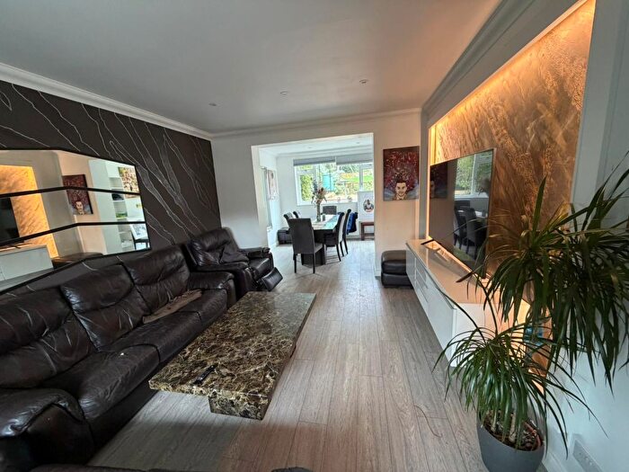 4 Bedroom Semi Detached House For Sale In Mayfields Close, Wembley, HA9