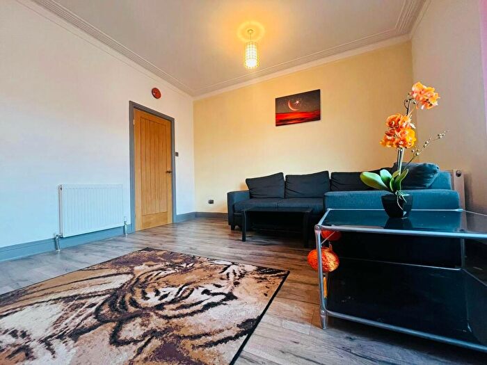 2 Bedroom Flat To Rent In Leeds Road, Bradford, BD3
