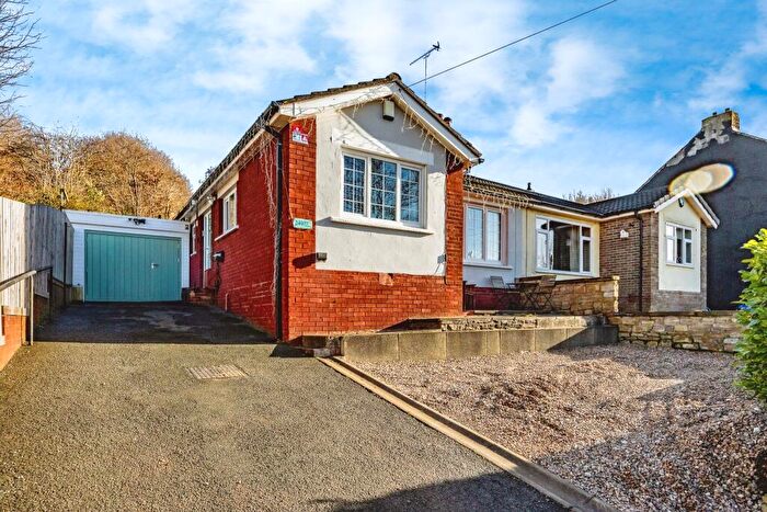 2 Bedroom Bungalow For Sale In Cross Lane, Newsome, Huddersfield, West Yorkshire, HD4