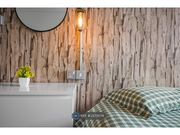 4 Bedroom Flat To Rent In Kestrel House, London, EC1V