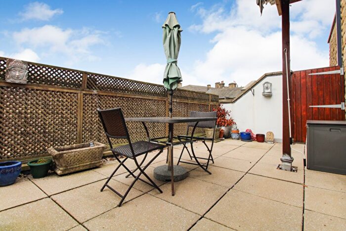 2 Bedroom Flat For Sale In Thanets Yard, Skipton, North Yorkshire, BD23