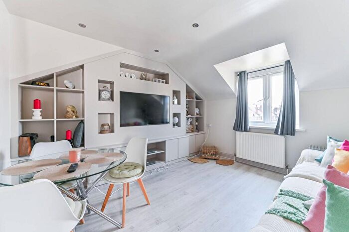 2 Bedroom Flat To Rent In Clarendon Road, Wallington, SM6