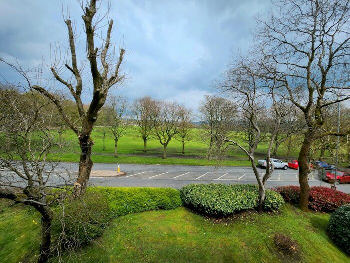 2 Bedroom Apartment To Rent In Albert Promenade, Halifax, HX3