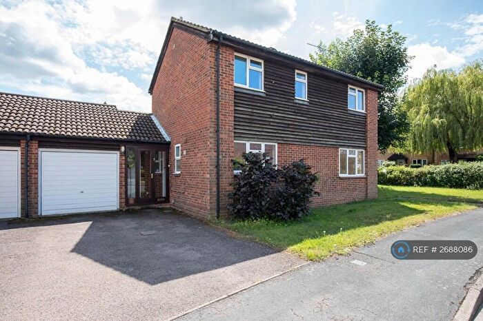 3 Bedroom Detached House To Rent In Hawkswell Close, Woking, GU21