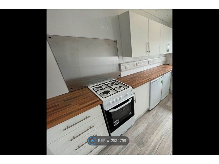 3 Bedroom Flat To Rent In Stacey Road, Cardiff, CF24