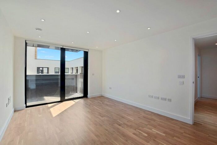 2 Bedroom Flat To Rent In Burgess Springs, Chelmsford, CM1