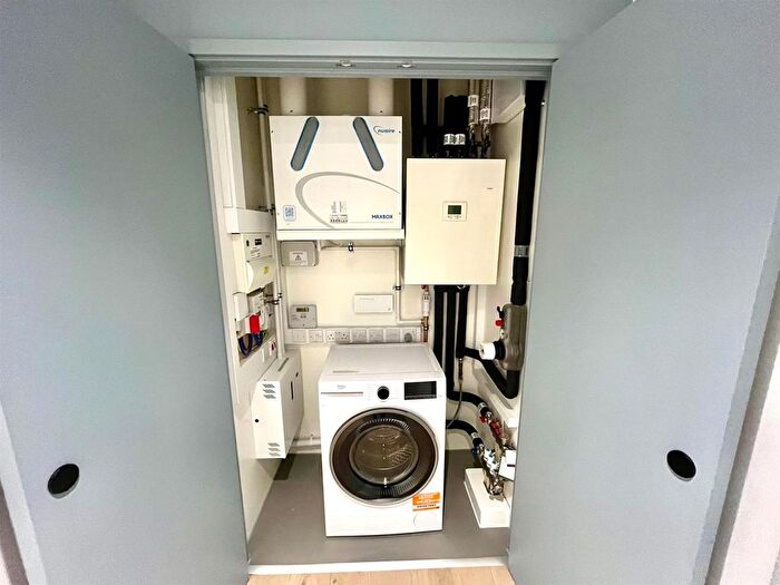 1 Bedroom Flat To Rent In Chandlers Avenue, London, SE10