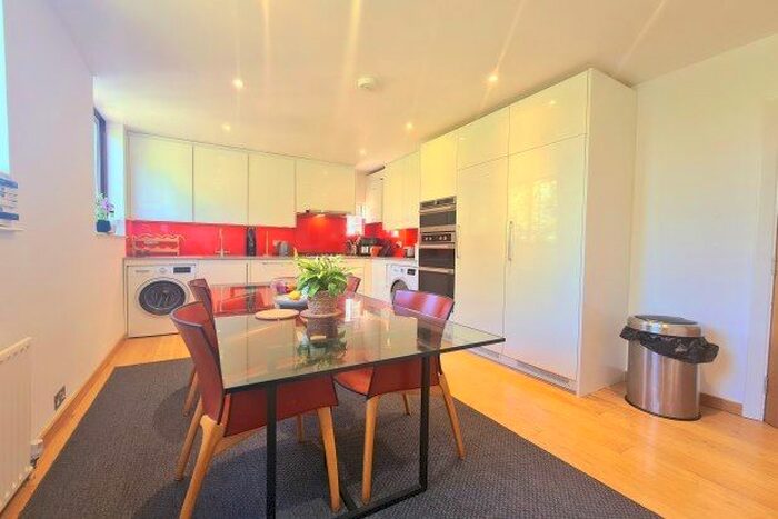 2 Bedroom Flat To Rent In Hammelton Road, Bromley, BR1