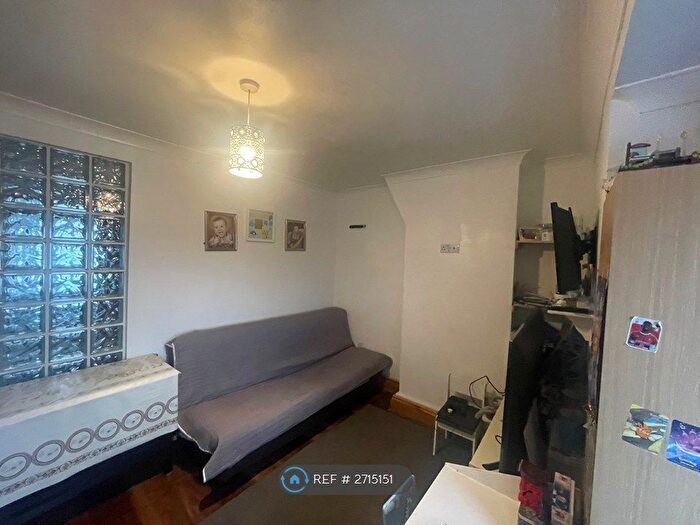 1 Bedroom Flat To Rent In Chingford Mount Road, London, E4