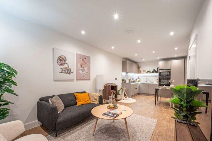 3 Bedroom Flat To Rent In Uncle Colindale, Colindale, London, NW9