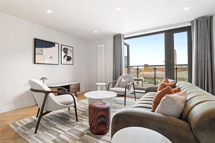 3 Bedroom Flat To Rent In Stamford Street, London, SE1