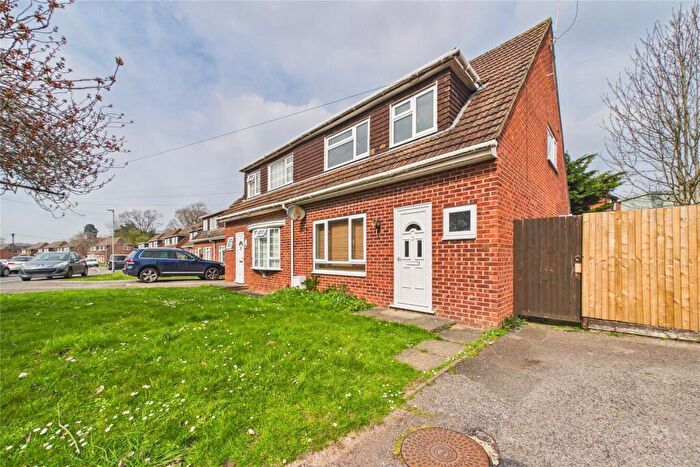 3 Bedroom Semi-Detached House To Rent In Colliers Way, Reading, Berkshire, RG30