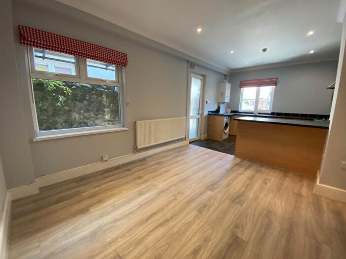 2 Bedroom Flat To Rent In Howard Gardens, City Centre, CF24