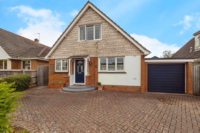 3 Bedroom Detached Bungalow For Sale In Stonelands Park, Dawlish, EX7