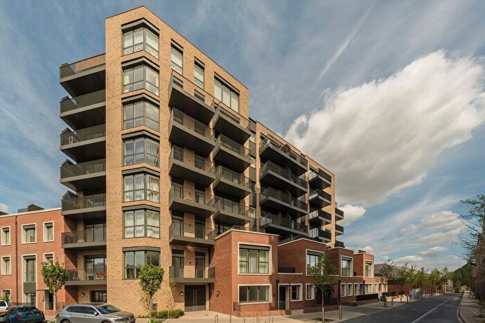 1 Bedroom Flat To Rent In Essex Place, Chiswick, W4