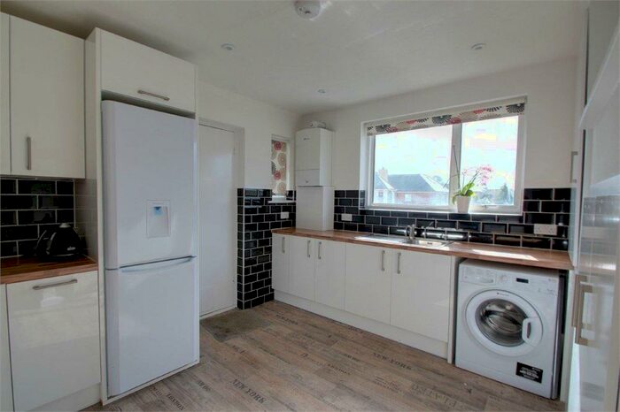 2 Bedroom Flat To Rent In Bathurst Walk, Richings Park, SL0