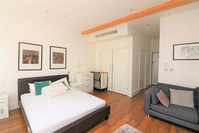 Apartment To Rent In Commercial Road, Limehouse, E14