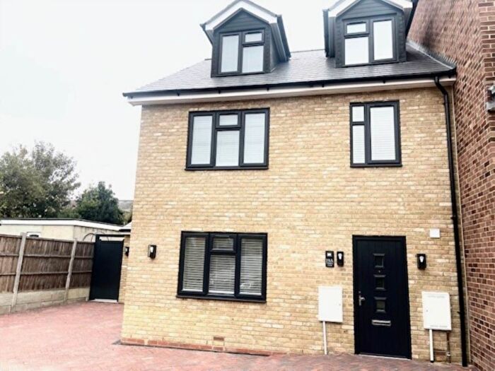 4 Bedroom Semi-Detached House To Rent In Verbena Close, London, E16
