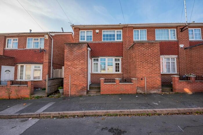 3 Bedroom Town House To Rent In Gladstone Street, Carlton, Nottingham, NG4