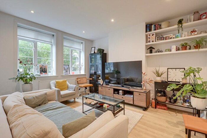 2 Bedroom Flat For Sale In Dartmouth Road, Forest Hill, London, SE23