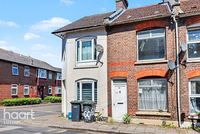 2 Bedroom Terraced House For Sale In Russell Street, Luton, LU1