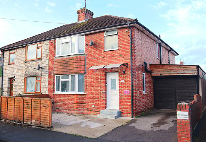 3 Bedroom Semi Detached House For Sale In Institute Road, Aldershot, GU12