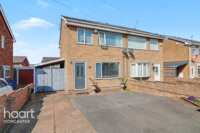 3 Bedroom Semi Detached House For Sale In Melford Drive, Doncaster, DN4