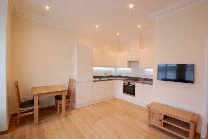 1 Bedroom Flat To Rent In Castle Crescent, Reading, RG1