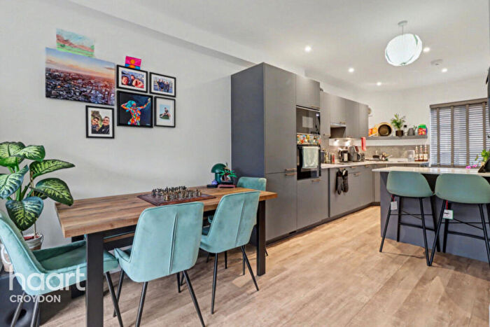 2 Bedroom End Of Terrace House For Sale In Addington Road, South Croydon, CR2