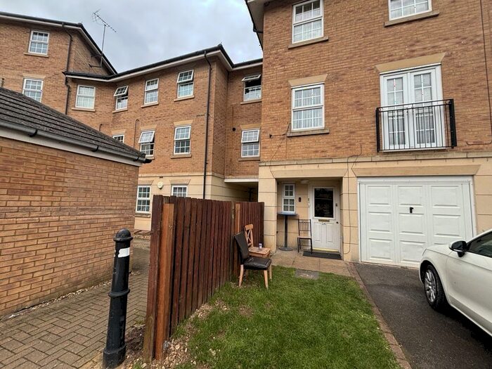 4 Bedroom Town House To Rent In Johnson Court, Northampton, NN4