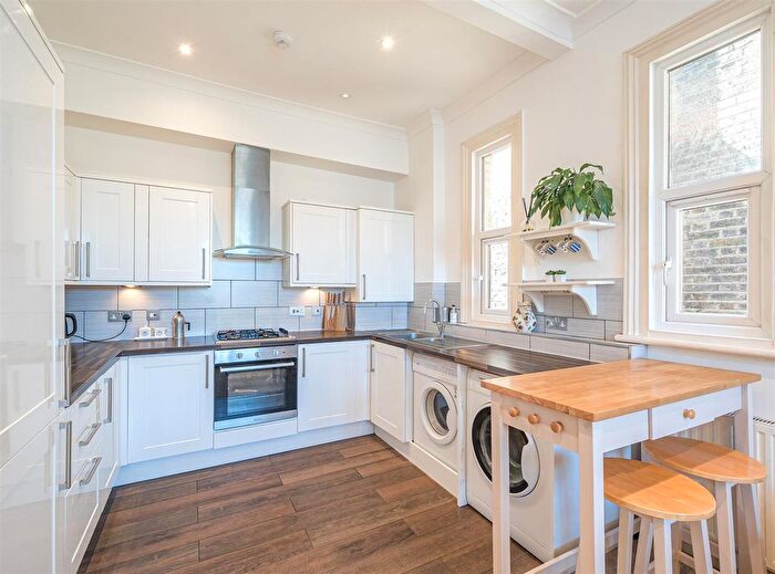 2 Bedroom Flat For Sale In Walm Lane, London, NW2