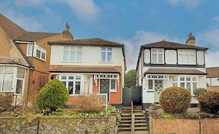 3 Bedroom Detached House For Sale In Wallace Crescent, Carshalton, Surrey, SM5