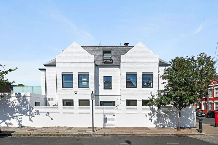 5 Bedroom Semi-Detached House To Rent In Hazlebury Road, Fulham, London, SW6