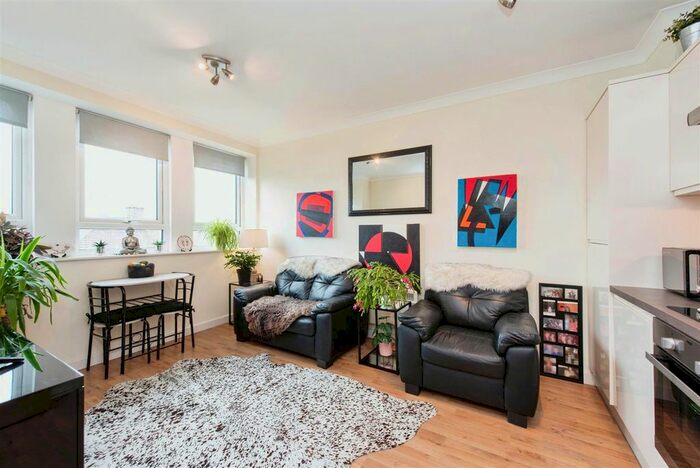 1 Bedroom Flat To Rent In Heath Road, Twickenham, TW1