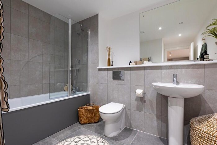 2 Bedroom Flat To Rent In Bradford Street, Birmingham, B12