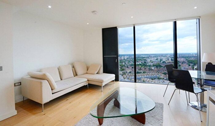 2 Bedroom Flat To Rent In The Strata, Elephant And Castle, London, SE1