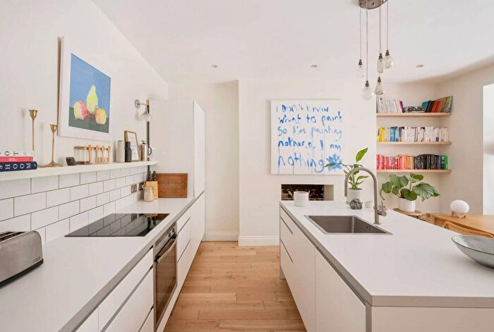 3 Bedroom Flat For Sale In Brondesbury Road, Queen's Park, London, NW6
