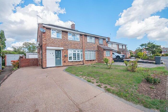 3 Bedroom Semi-Detached House For Sale In Linnet Drive, Chelmsford, CM2