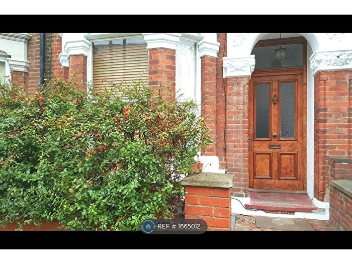 2 Bedroom Flat To Rent In Valmar Road, London, SE5