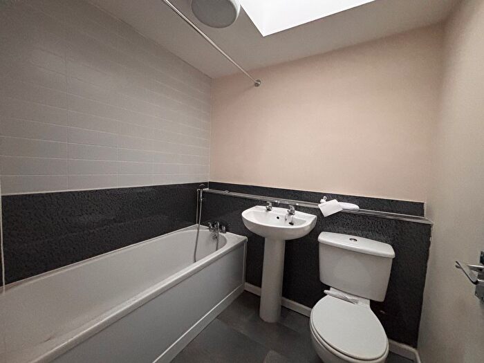 2 Bedroom Flat To Rent In Lodge Road, Rugeley, WS15