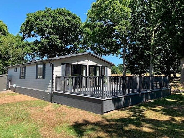 2 Bedroom Chalet For Sale In Westfield Lane, Hastings, TN35